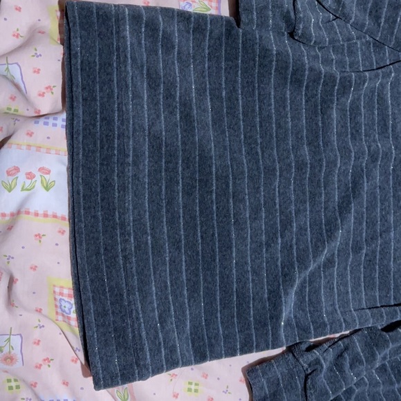 Gap. Size S. Gray with stripes - Picture 4 of 5